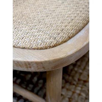 naturfärgad-loungestol-med-rottingflätning