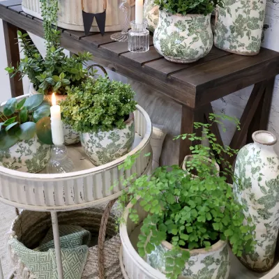 sidobord-i-metall-antikcreme-set-om-två