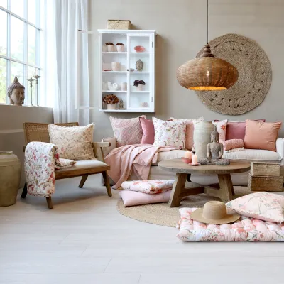 vitt-väggvitrinskåp-marseille