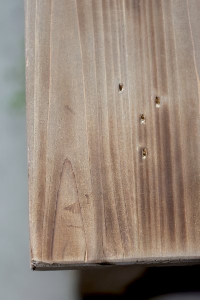 Detaljbild på träet för köksö från Chic Antique.