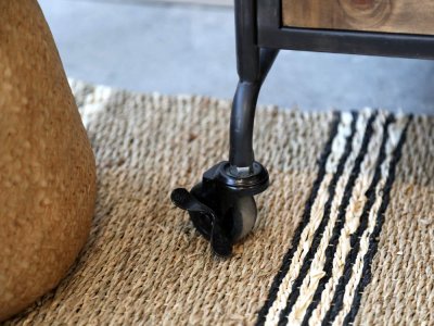 vitrinskåp-på-hjul-chic-antique