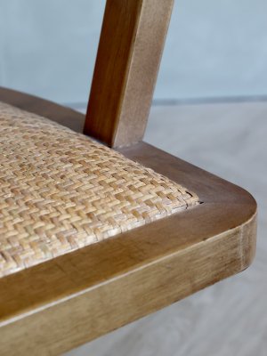 kontorstol-i-trä-och-rotting