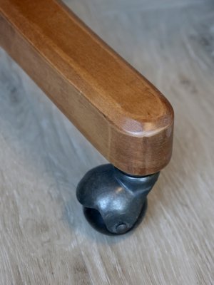 kontorstol-i-trä-och-rotting