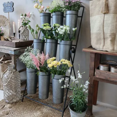 blomhylla-med-nio-zinkhinkar