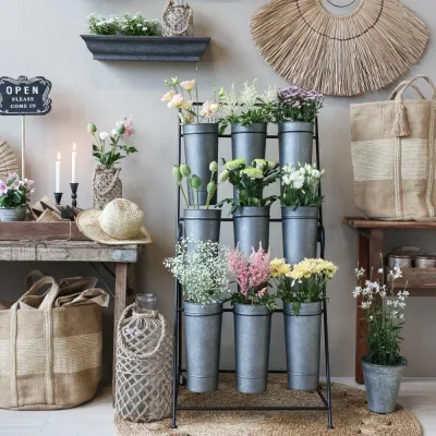 blomhylla-med-nio-zinkhinkar