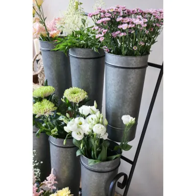 blomhylla-med-nio-zinkhinkar