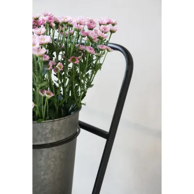 blomhylla-med-nio-zinkhinkar