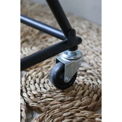 blomhylla-med-nio-zinkhinkar