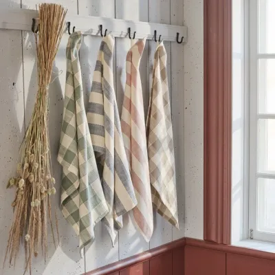 kökshandduk-i-randigt-vitt-och-rosa