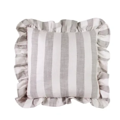 kuddfodral-framsida-i-randigt-vitt-och-beige