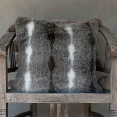 kuddfodral-lappland-gråbrun-pälsimitation-från-fondaco