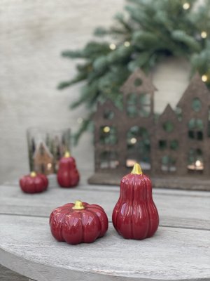 Ett matchande tvåpack med hallonröda keramikpumpar i storlek Medium från Mitt & Ditt, bestående av en rund och en päronformad ma