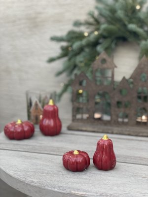 Ett matchande tvåpack med hallonröda keramikpumpar i storlek Small från Mitt & Ditt, bestående av en rund och en päronformad pum