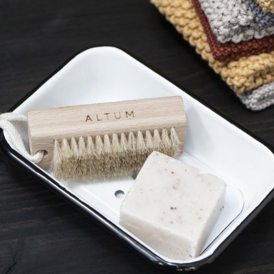 nagelborste-med-upphängning