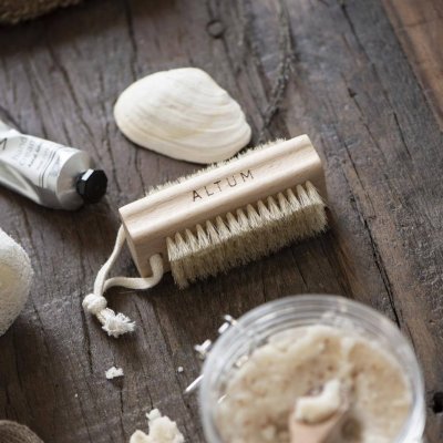 nagelborste-med-upphängning