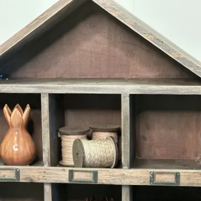 Skåp-hus-no.7-brun-från-miljögården