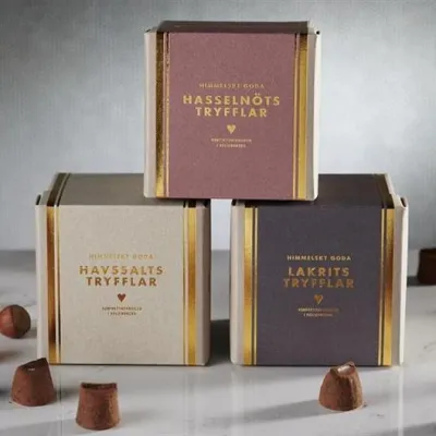 tryfflar-med-hasselnöt-i-presentförpackning