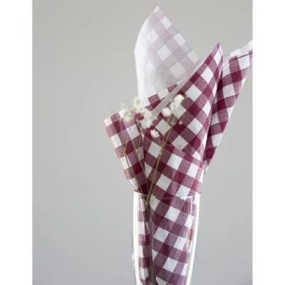 checkered-paper-napkin-in-red-and-white