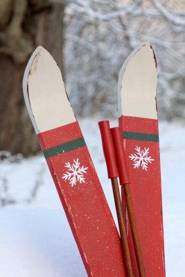Decorative Skis Vintage with Sticks Antique Cherry - Chic Antique