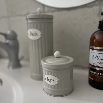 hugo-plåtburk-tops-beige