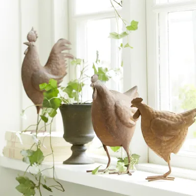 Rusty hens on windowsill - Wikholm Form