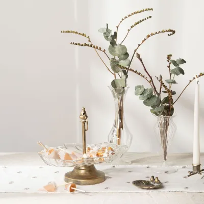 skål-på-fot-glas-mässing