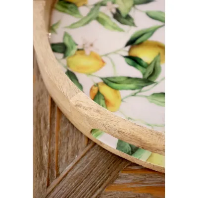 Detail of the natural grain of the tray's mango wood and the lemon pattern