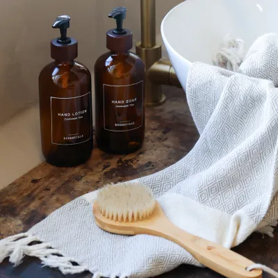 pumpflaskor-i-brunt-glas-för-handtvål-och-handkräm