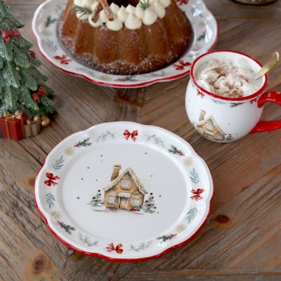 Atmospheric Christmas breakfast with Assiett Chalet de Noël on a set table from Chic Antique