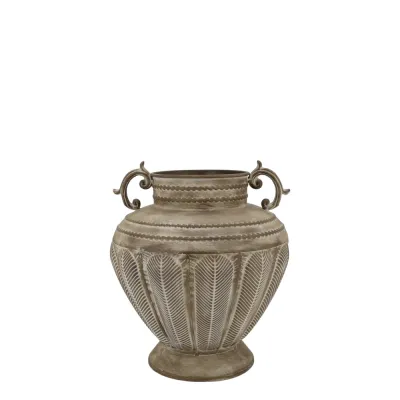 Stor rustik urna i metall färgen antique mocca med olivblad i från Chic Antique.
