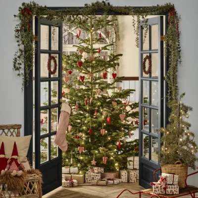 striped-xmas-stocking-in-red-and-offwhite-with-artificial-fur