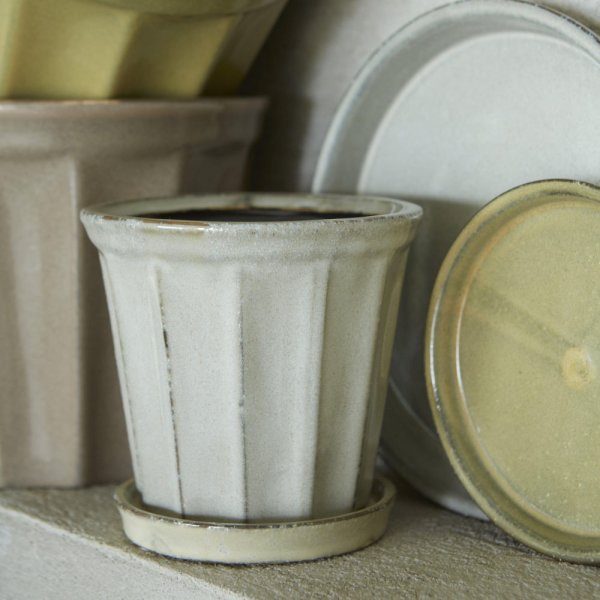 Pot Felina with tray, lightgrey, three sizes - Wikholm Form