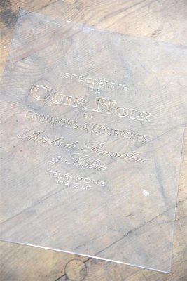 Stencil-cuir-noir-JDL