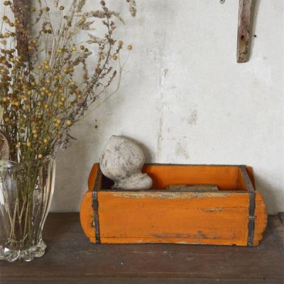 vintage-paint-rusty-orange