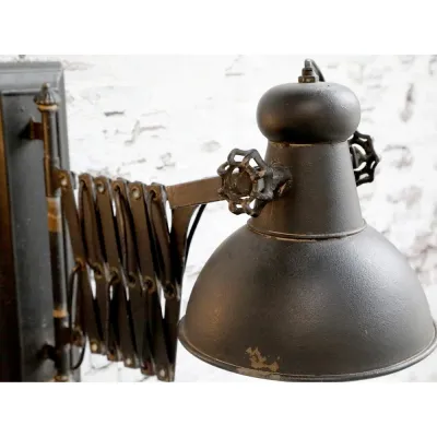 justerbar-vägglampa-factory-antiksvart