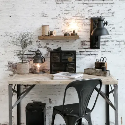 justerbar-vägglampa-factory-antiksvart
