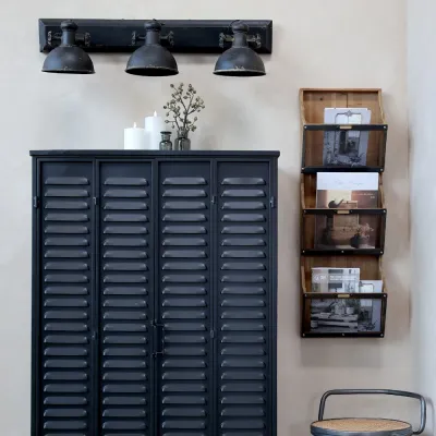 factory-vägglampa-med-tre-spotar-antiksvart