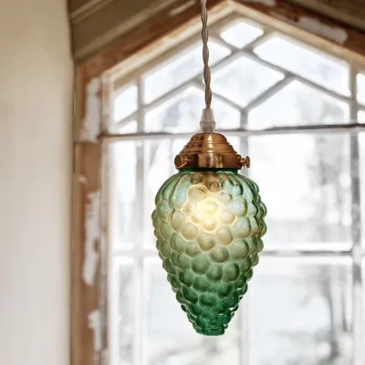 fönsterlampa-druva-grön-mässing