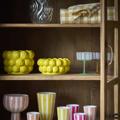 cocktail-dessert-glas-frostat-med-grön-fot