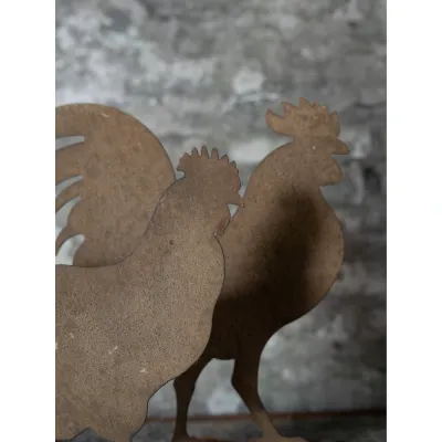 rostbrun-höna-och-tupp-i-metall