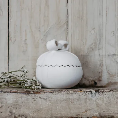 easter-egg-in-white-ceramics-small