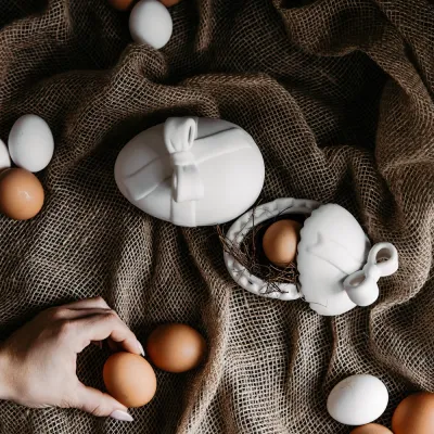 easter-egg-in-white-ceramics-small