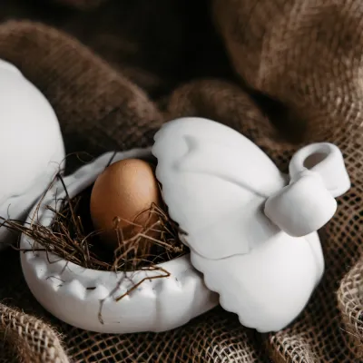 easter-egg-in-white-ceramics-small