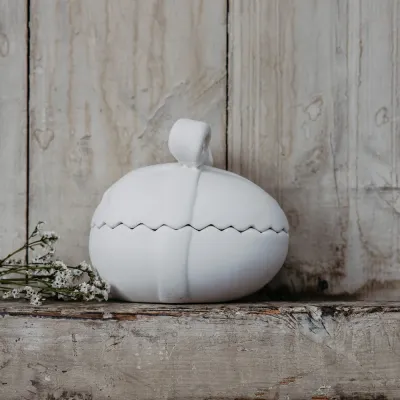 easter-egg-in-white-ceramics