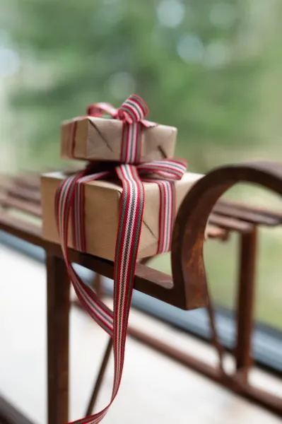 sled-vintage-rustique-rust-from-wikholm-form
