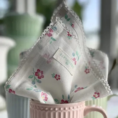 servett-brödkorgsduk-athea-vit-med-spetskant-från-greengate