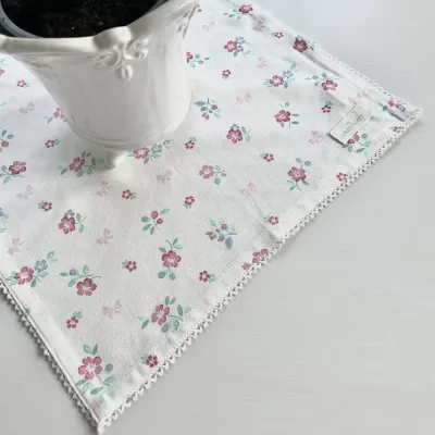 servett-brödkorgsduk-athea-vit-med-spetskant-från-greengate