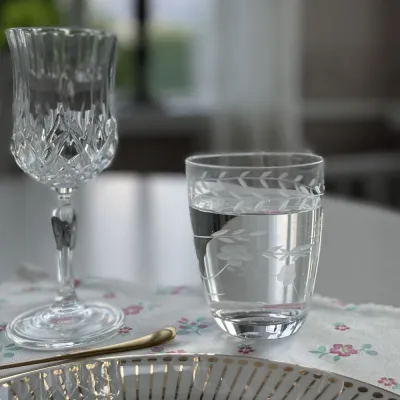 water-glass-with-etchings-from-greengate