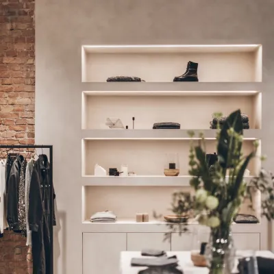 kalkfärgen-mikuta-från-kalklitir-på-vägg-i-berlin