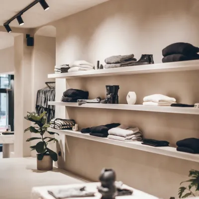 kalkfärgen-mikuta-från-kalklitir-på-vägg-i-berlin